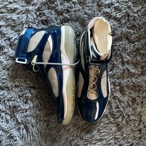 Brand new never worn Fila high tops